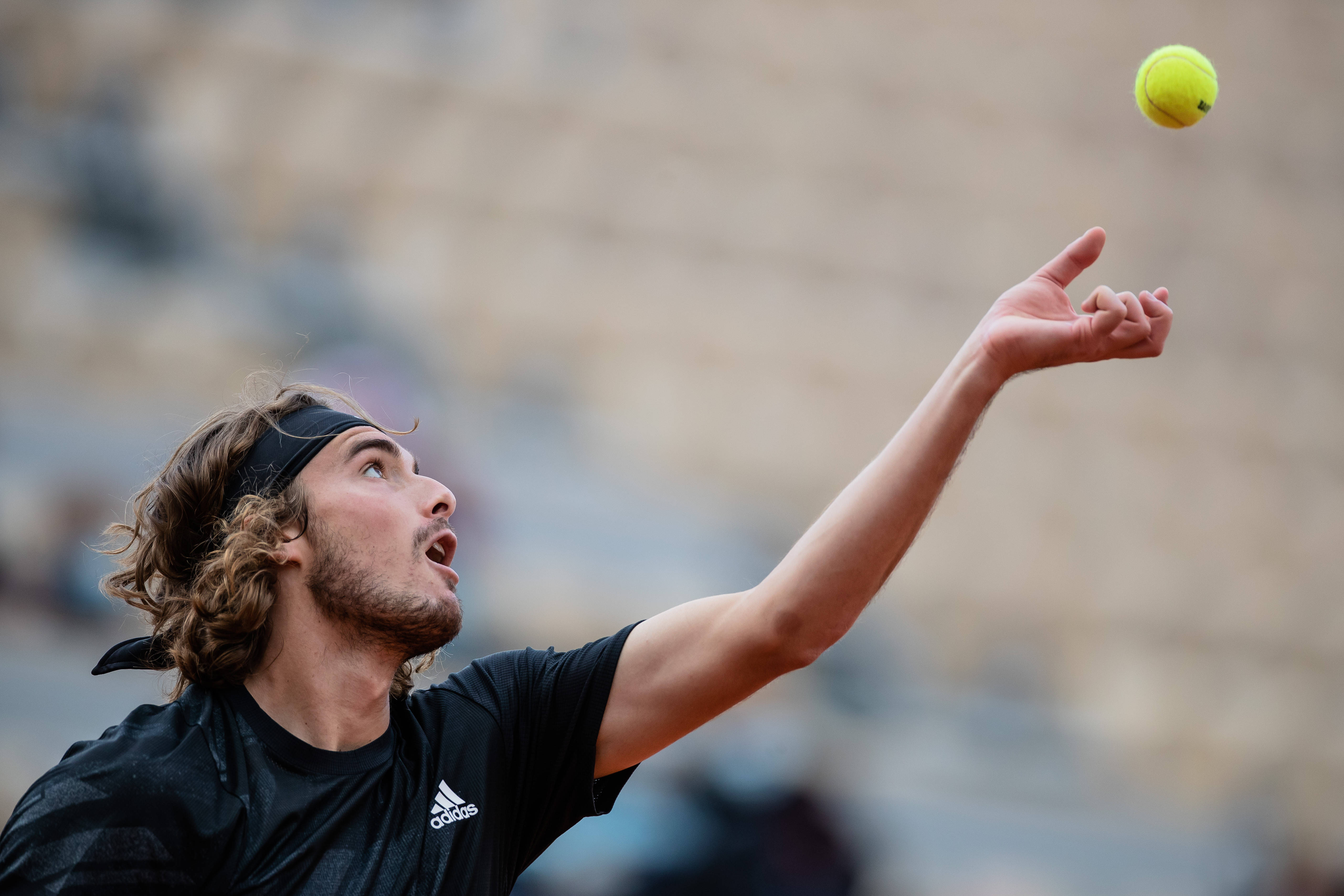 意大利网球队完胜日本网球队，西西帕斯高光表现