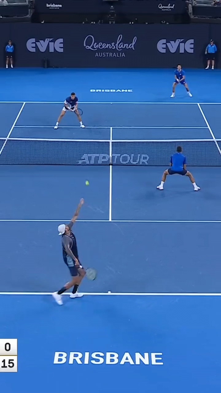 英国网球队轻取澳大利亚网球队，克耶高斯打破历史纪录的简单介绍