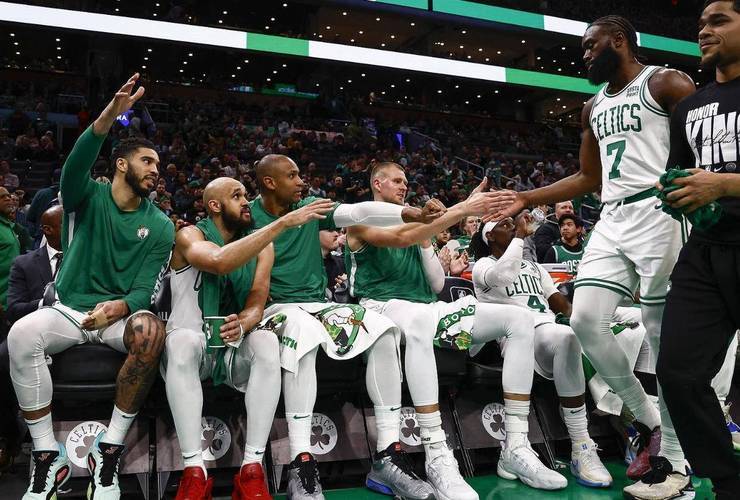 凯尔特人B队强势灰熊，东契奇完成帽子戏法