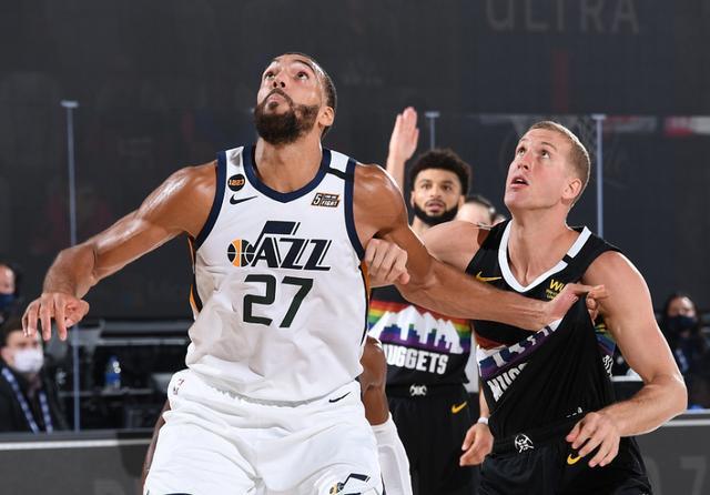 篮网鏖战鹈鹕，戈贝尔带队取胜