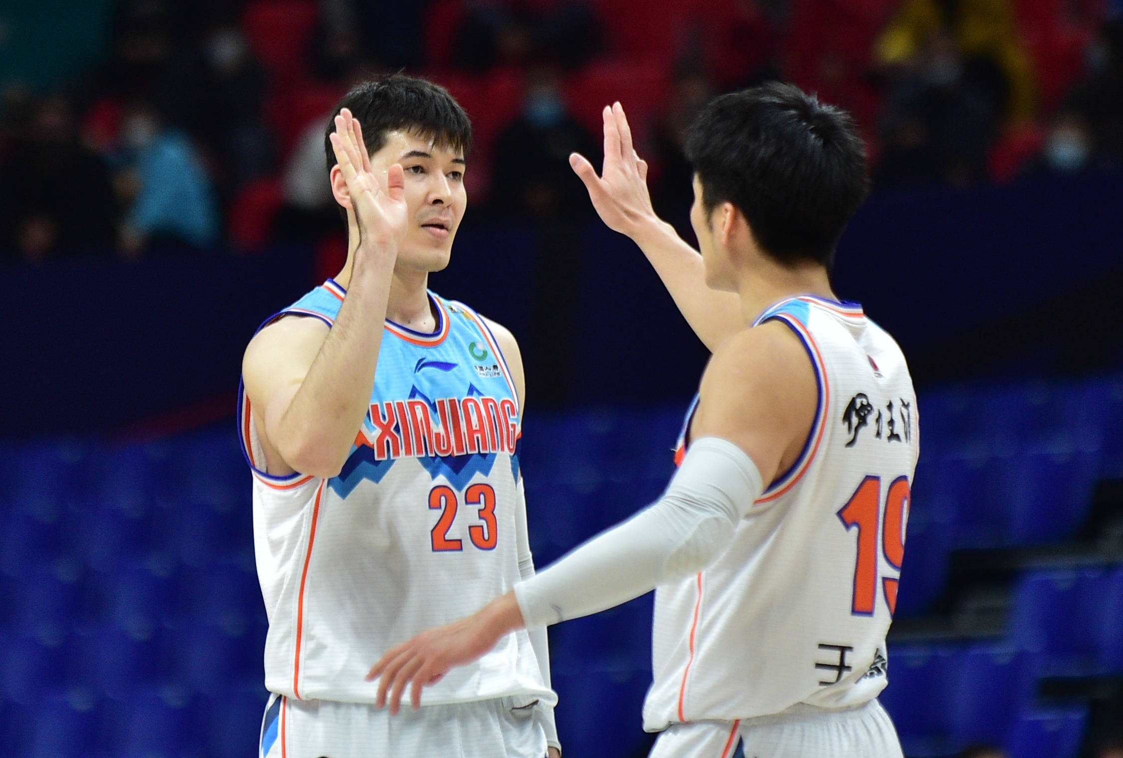 独行侠逆转新疆队，高诗岩刷新纪录