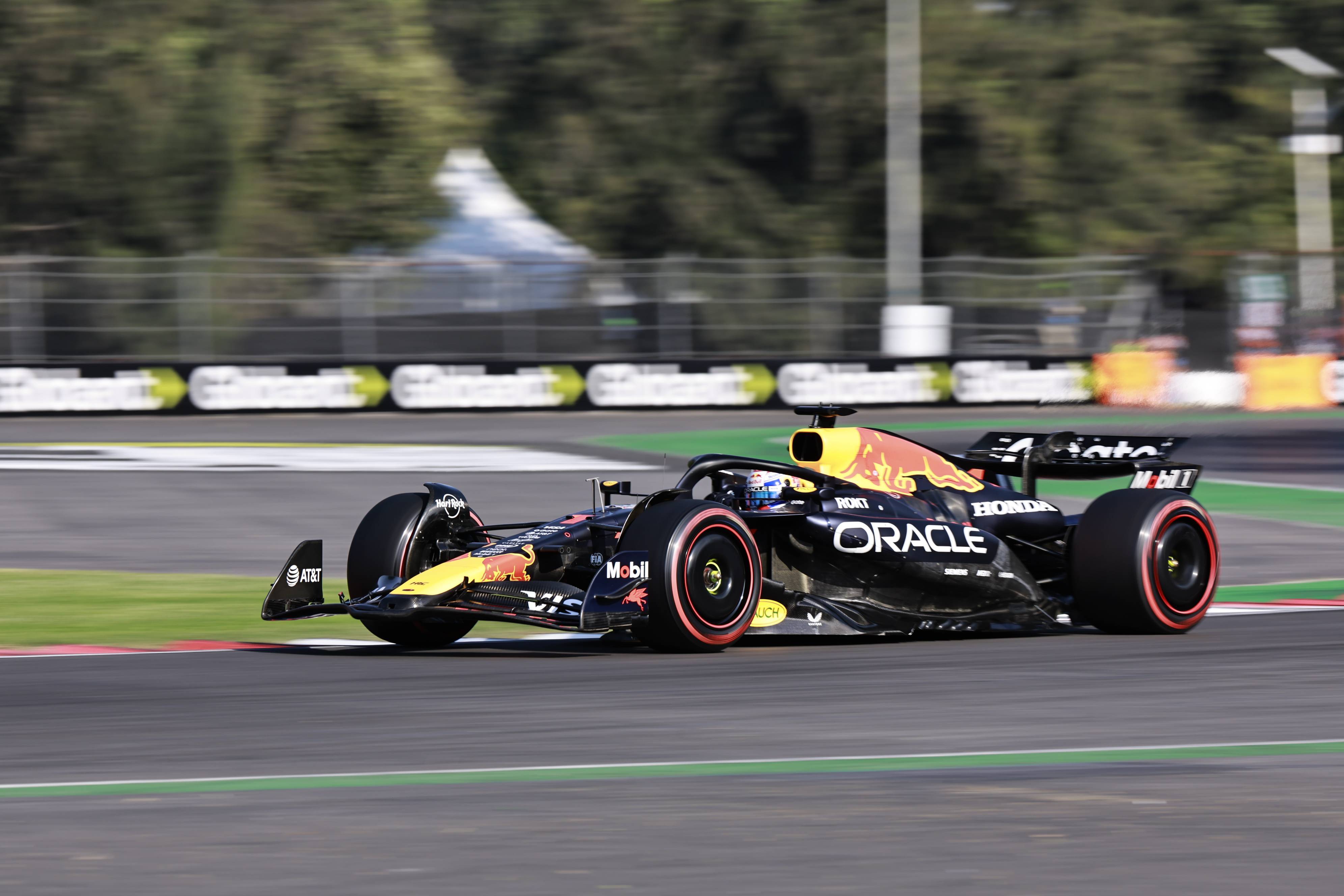 红牛二队绝杀红牛车队，塞恩斯扛起全队