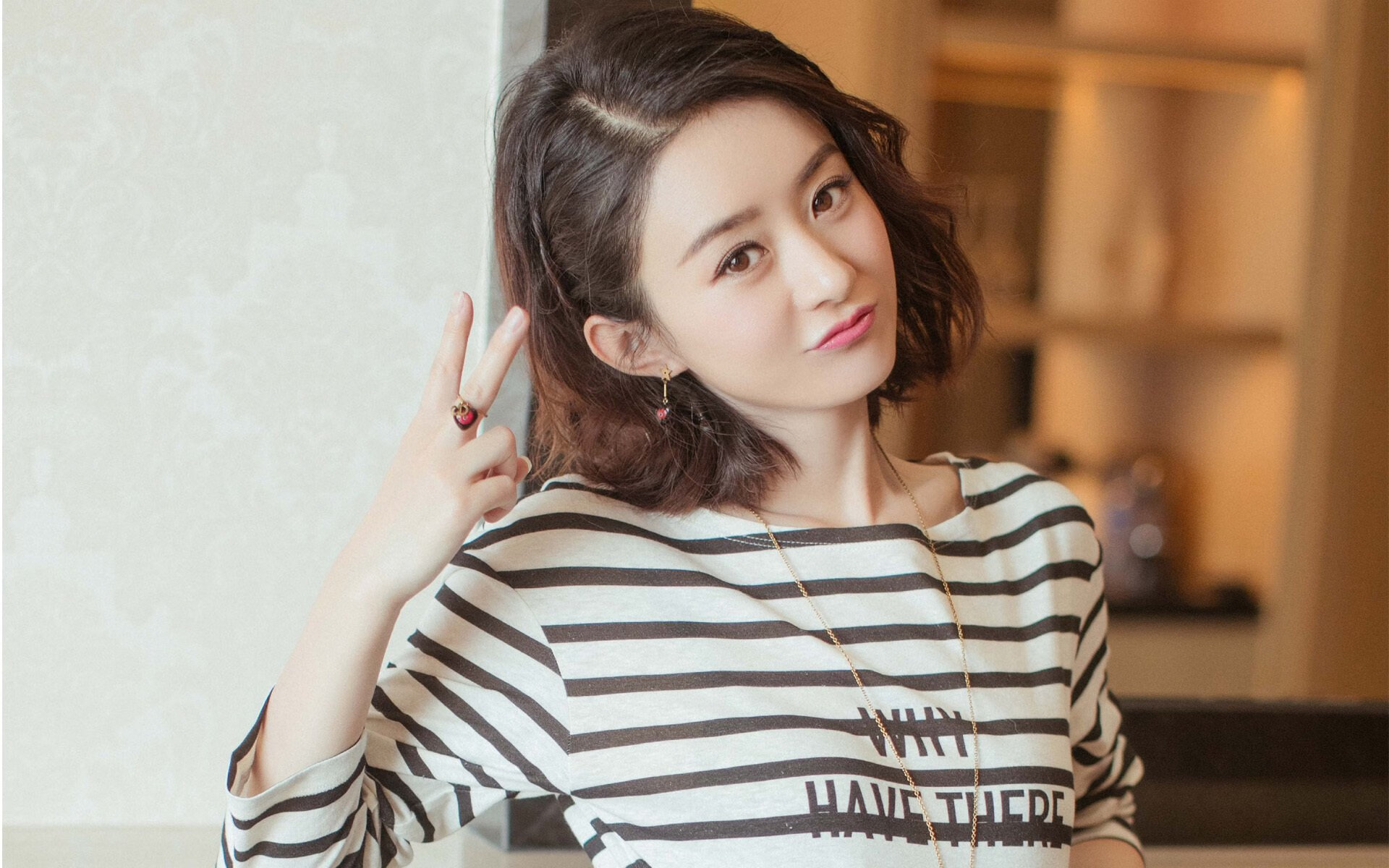 当埃及法老的金字塔投影在NBA球场上空,一次荒诞的体育降维打击